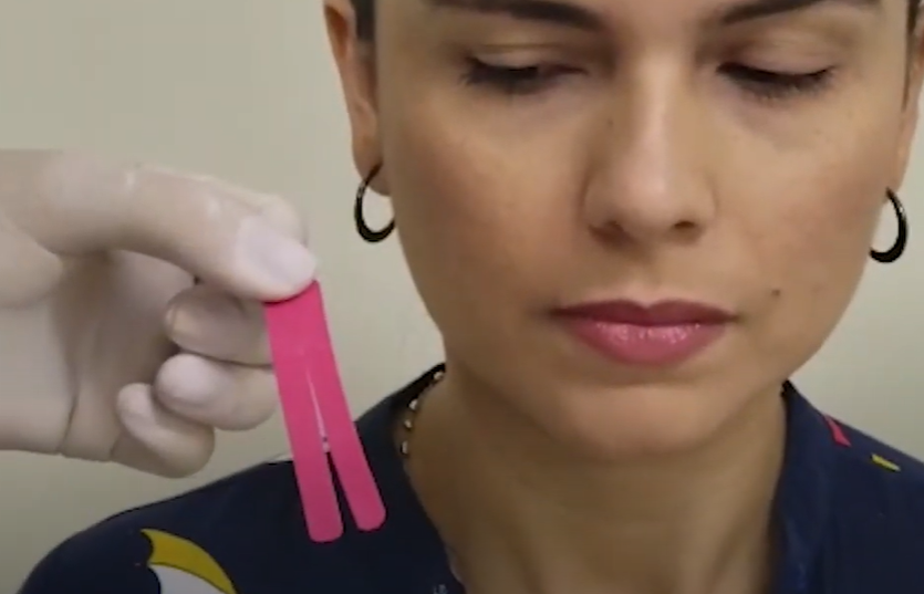Quarto passo para cortar: arredondar as pontas da bandagem para maior durabilidade na aplicação – Motility Oral 